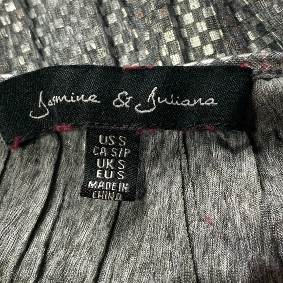 Jasmine & Juliana Shimmer Short Sleeved Blouse - Picture 7 of 7